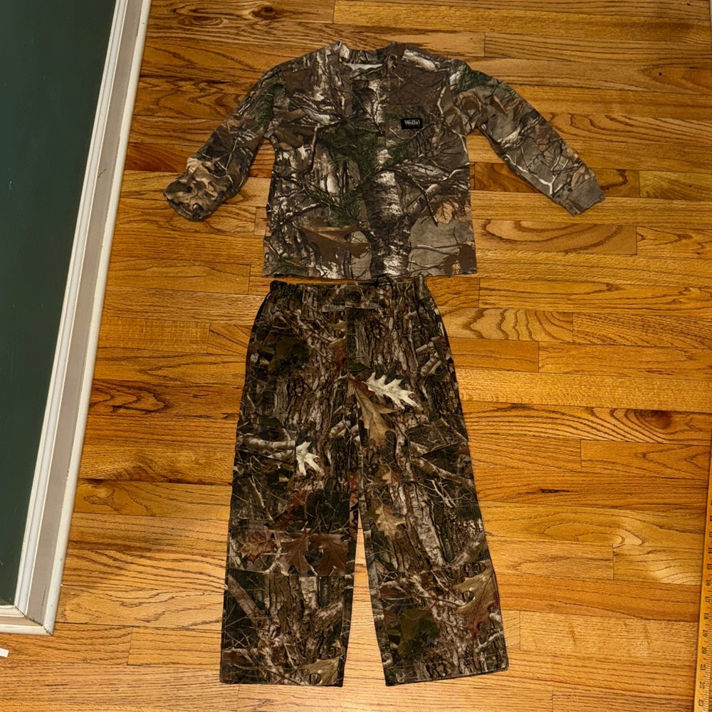 Kids Camouflage Walls top‎ and Redhead Pants size small
